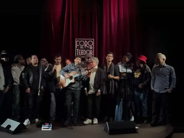 Cuatro Décadas de Magia: La Noche en que la Música de Alejandro Santiago nos Unió Cuatro Décadas de Magia: La Noche en que la Música de Alejandro Santiago nos Unió