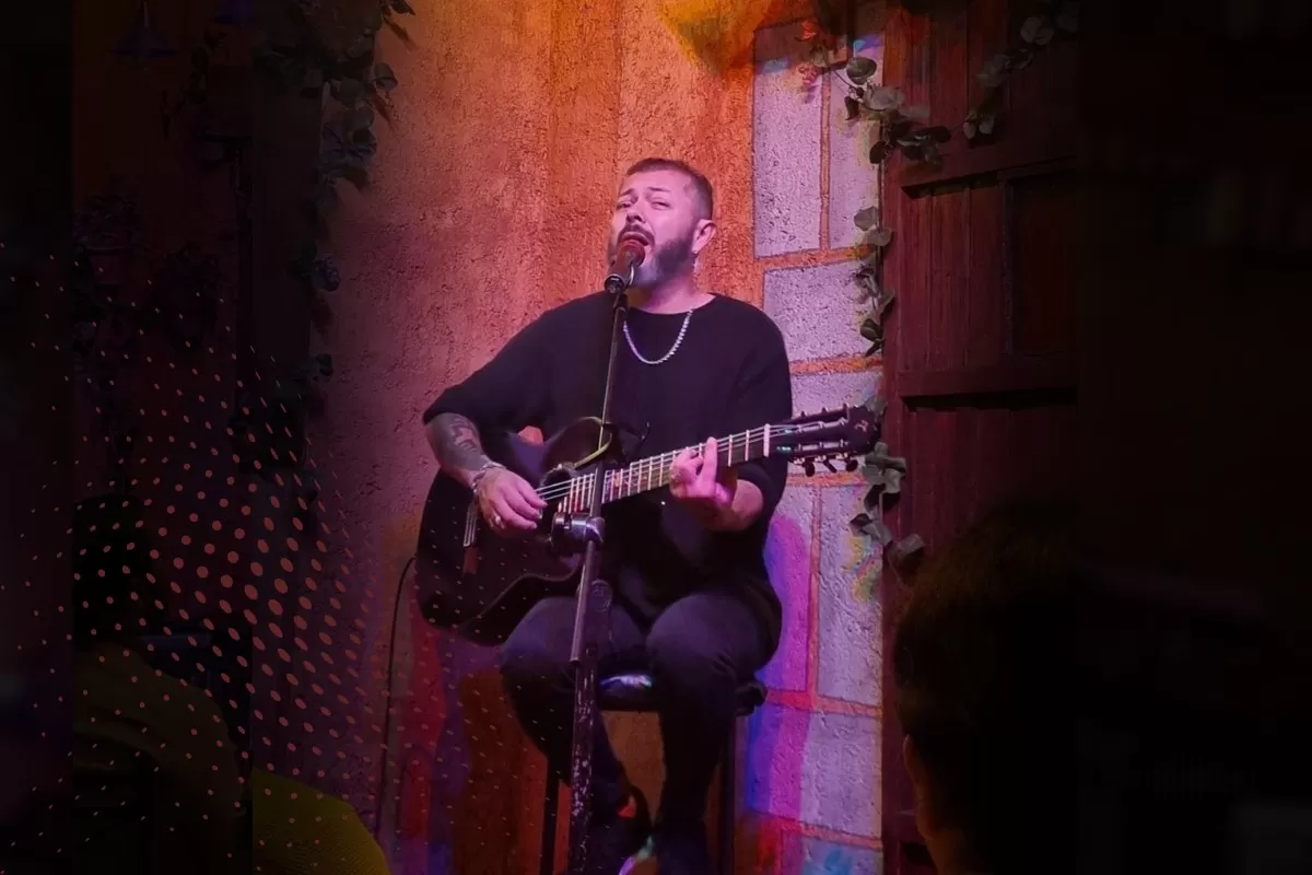 Una noche inolvidable con Edgar Oceransky en el Oh Alá: Música, emoción y conexión Una noche inolvidable con Edgar Oceransky en el Oh Alá: Música, emoción y conexión