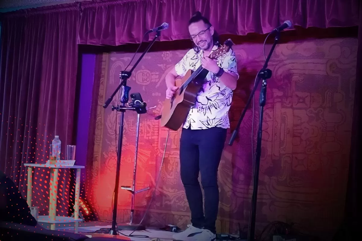 Rodrigo y El Sapo : Una noche de canciones y poesía en Ciudad Satélite