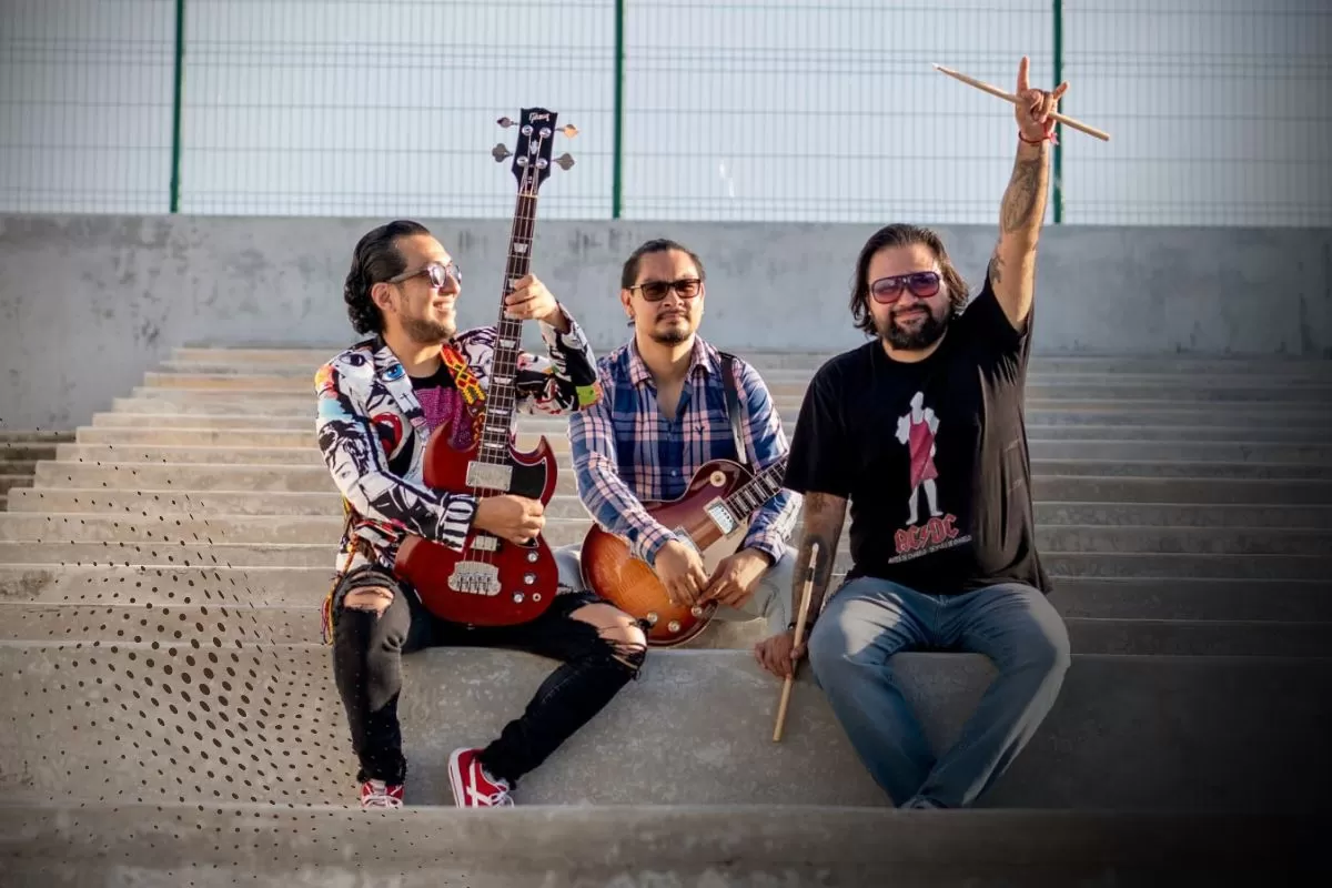 NAOZ: El trío que lleva dos décadas reescribiendo el ADN del rock latino