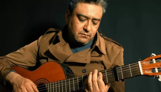 Álex Molina El Arquitecto de Canciones que Habita en el Alma