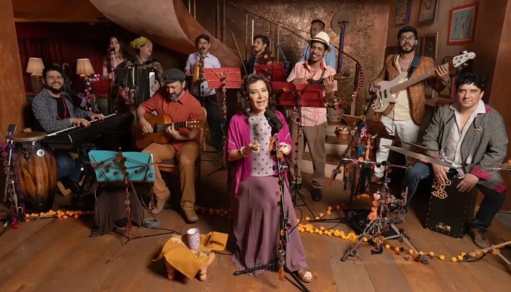 Mara Escalante - Corazón de Barro